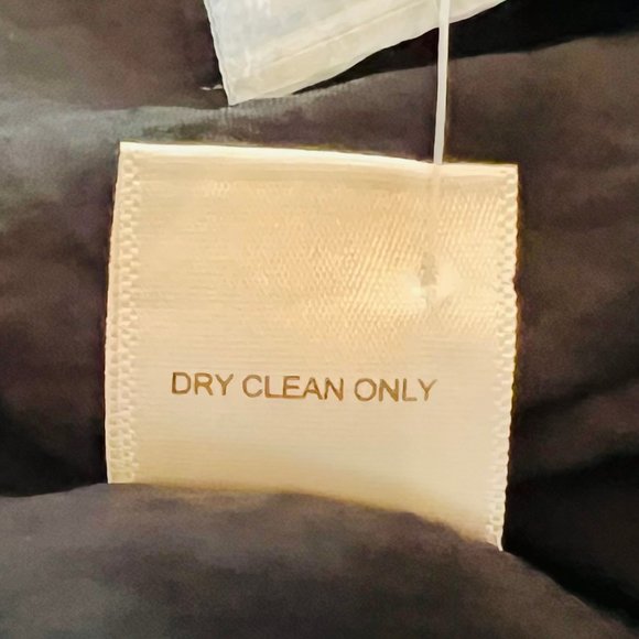 NWT Willow & Clay One Shoulder Long Sleeve Black Crinkle Satin Collar Blouse Top - Picture 7 of 7